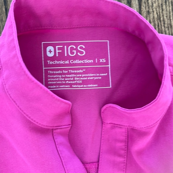 Figs Tops Figs Womens Oversize Rafaela Scrub Top Sz Xs In Electric Orchid Poshmark